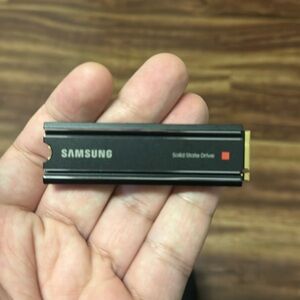 Samsung 980 Pro SSD with heatsink 1TB